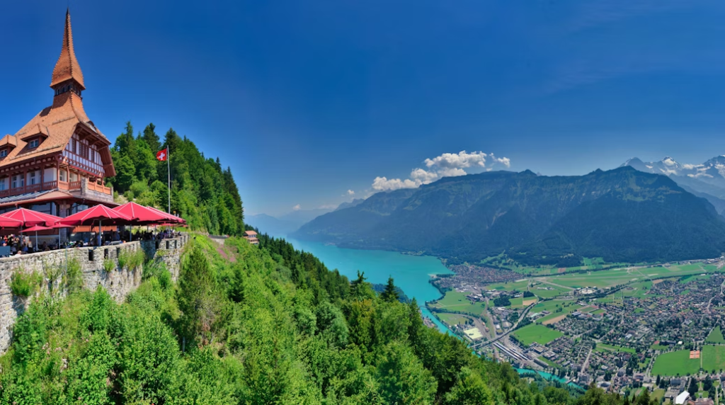 paisaje alpino con montañas y lago cerca de Interlaken